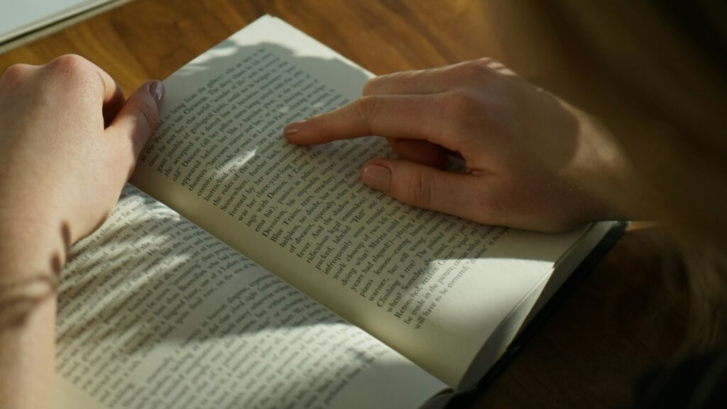 English learner reading a levelled text produced by an AI differentiation tool at a desk