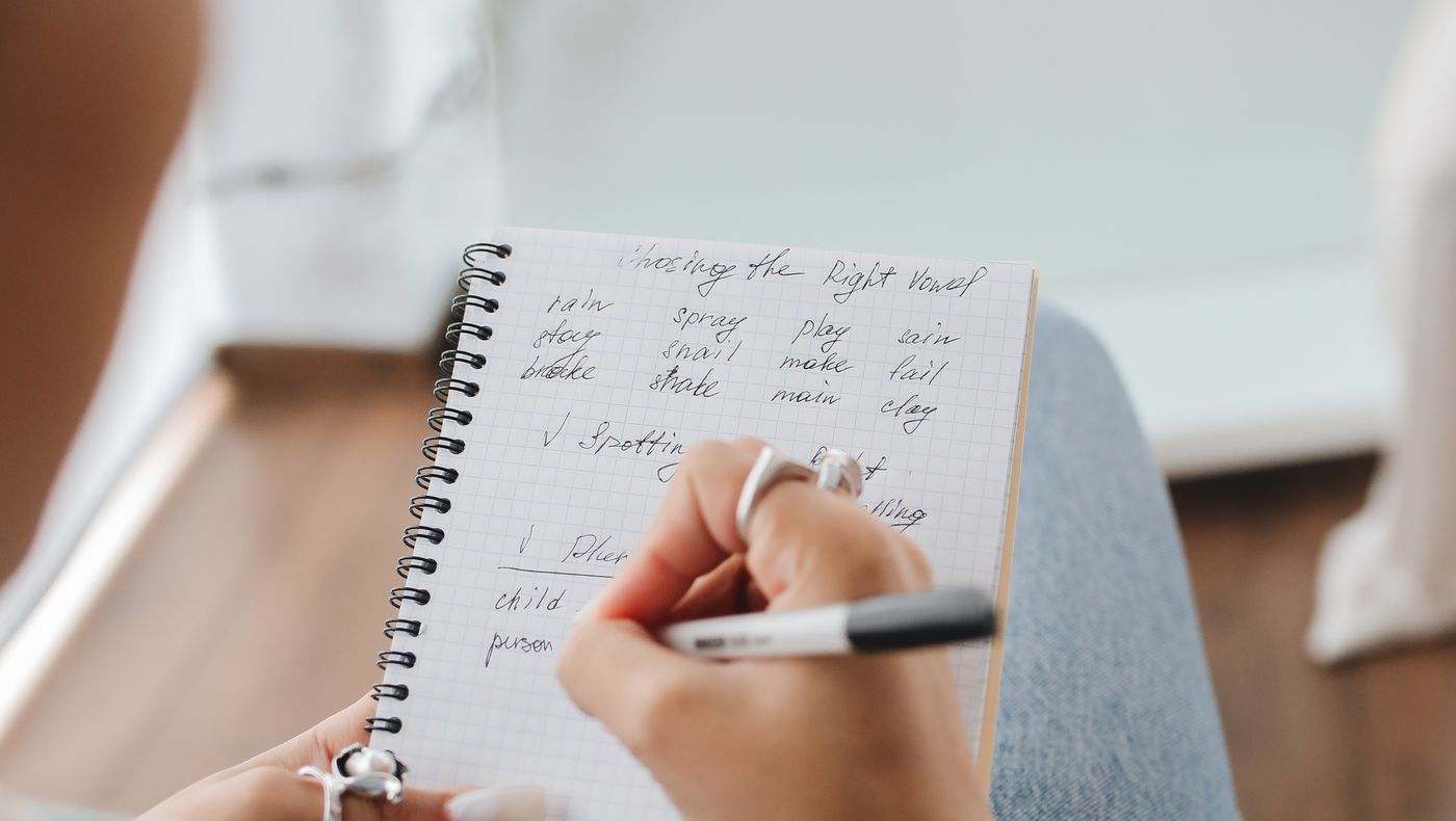 Learner taking handwritten notes, a useful baseline when spotting AI written work in English